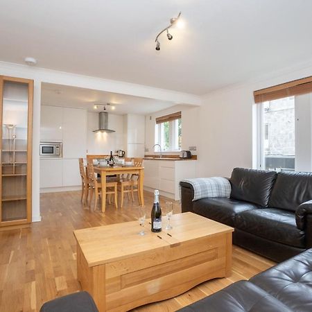 Dwellcome Home Ltd 2 King Beds West End Apt, Half Mile To Union Street Yet Quiet, Free Allocated Parking Space At Rear Entrance & Fast Wifi, Ideal For Long Term Contractor, Corporate, Etc Stays, Regular Housekeeping Option - See Our Site For Assuranc Aberdeen Eksteriør bilde