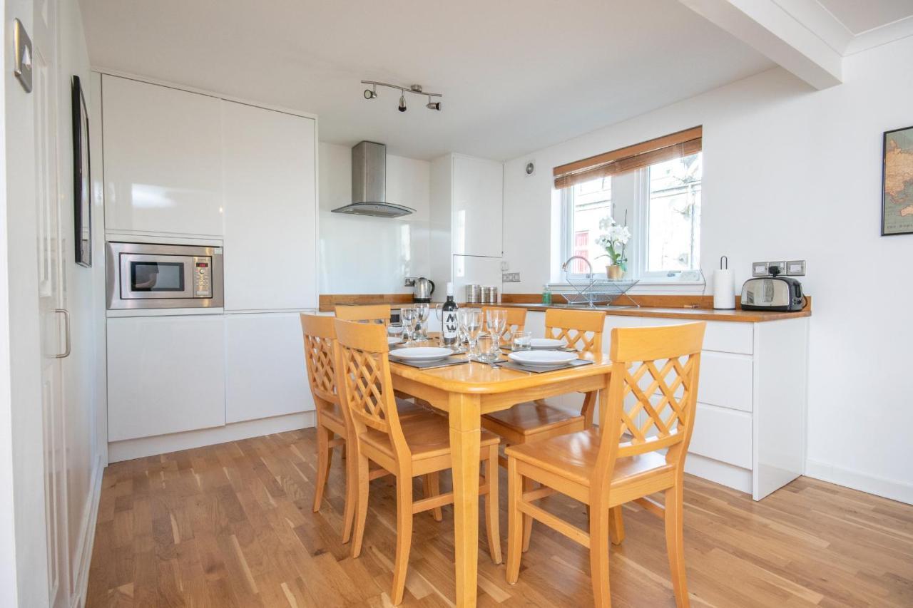 Dwellcome Home Ltd 2 King Beds West End Apt, Half Mile To Union Street Yet Quiet, Free Allocated Parking Space At Rear Entrance & Fast Wifi, Ideal For Long Term Contractor, Corporate, Etc Stays, Regular Housekeeping Option - See Our Site For Assuranc Aberdeen Eksteriør bilde