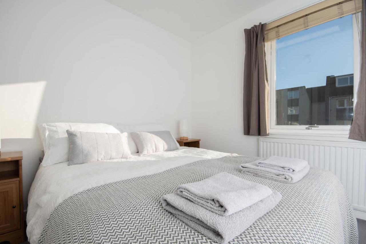 Dwellcome Home Ltd 2 King Beds West End Apt, Half Mile To Union Street Yet Quiet, Free Allocated Parking Space At Rear Entrance & Fast Wifi, Ideal For Long Term Contractor, Corporate, Etc Stays, Regular Housekeeping Option - See Our Site For Assuranc Aberdeen Eksteriør bilde