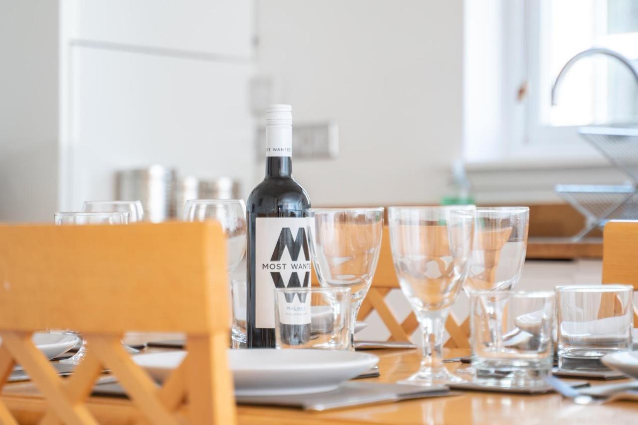 Dwellcome Home Ltd 2 King Beds West End Apt, Half Mile To Union Street Yet Quiet, Free Allocated Parking Space At Rear Entrance & Fast Wifi, Ideal For Long Term Contractor, Corporate, Etc Stays, Regular Housekeeping Option - See Our Site For Assuranc Aberdeen Eksteriør bilde