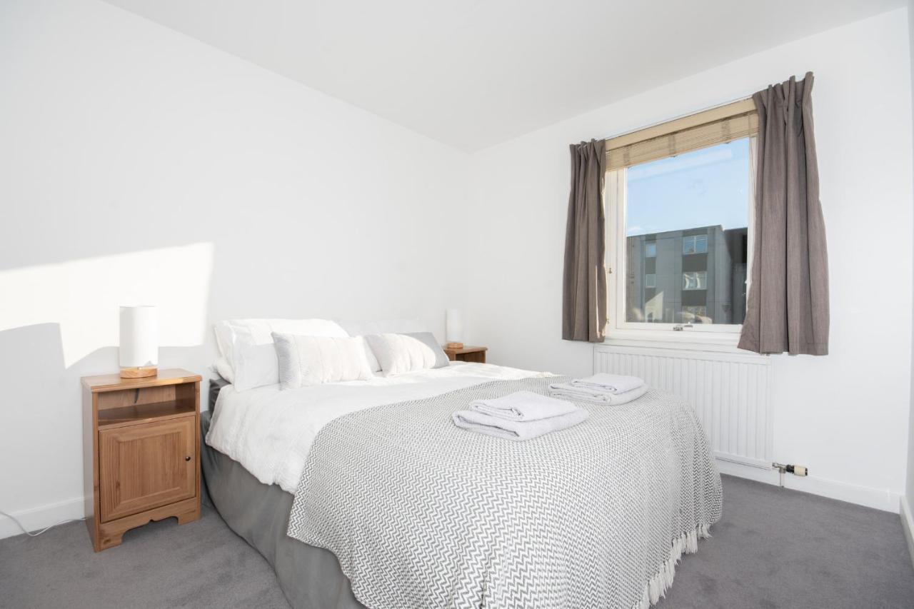 Dwellcome Home Ltd 2 King Beds West End Apt, Half Mile To Union Street Yet Quiet, Free Allocated Parking Space At Rear Entrance & Fast Wifi, Ideal For Long Term Contractor, Corporate, Etc Stays, Regular Housekeeping Option - See Our Site For Assuranc Aberdeen Eksteriør bilde