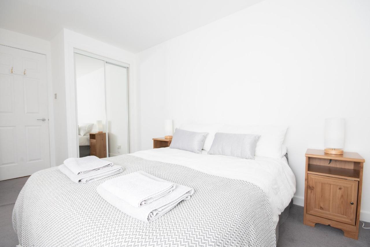 Dwellcome Home Ltd 2 King Beds West End Apt, Half Mile To Union Street Yet Quiet, Free Allocated Parking Space At Rear Entrance & Fast Wifi, Ideal For Long Term Contractor, Corporate, Etc Stays, Regular Housekeeping Option - See Our Site For Assuranc Aberdeen Eksteriør bilde