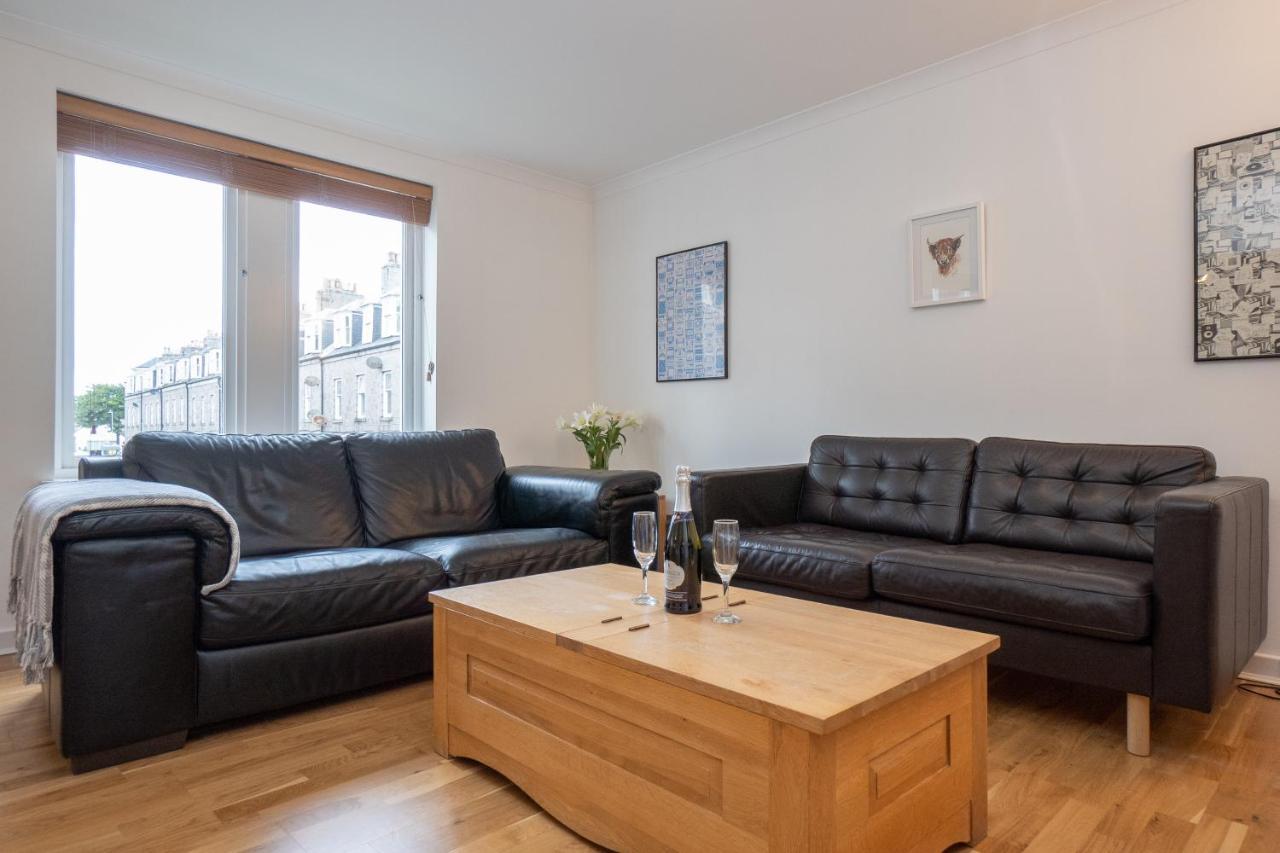 Dwellcome Home Ltd 2 King Beds West End Apt, Half Mile To Union Street Yet Quiet, Free Allocated Parking Space At Rear Entrance & Fast Wifi, Ideal For Long Term Contractor, Corporate, Etc Stays, Regular Housekeeping Option - See Our Site For Assuranc Aberdeen Eksteriør bilde