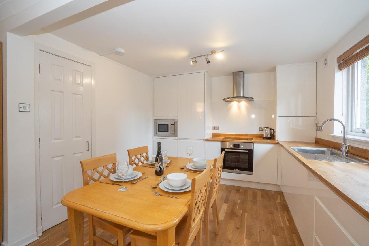 Dwellcome Home Ltd 2 King Beds West End Apt, Half Mile To Union Street Yet Quiet, Free Allocated Parking Space At Rear Entrance & Fast Wifi, Ideal For Long Term Contractor, Corporate, Etc Stays, Regular Housekeeping Option - See Our Site For Assuranc Aberdeen Eksteriør bilde