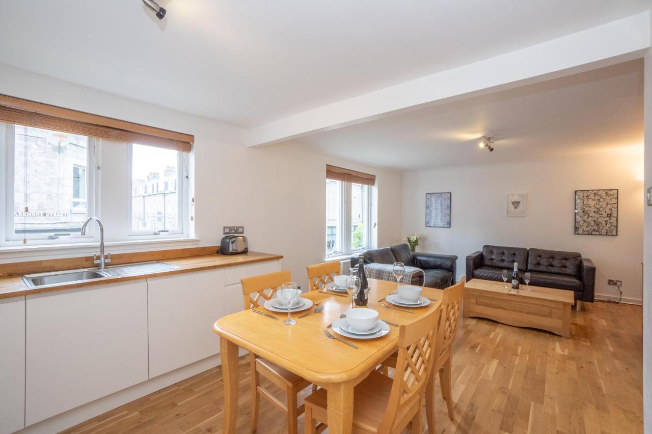 Dwellcome Home Ltd 2 King Beds West End Apt, Half Mile To Union Street Yet Quiet, Free Allocated Parking Space At Rear Entrance & Fast Wifi, Ideal For Long Term Contractor, Corporate, Etc Stays, Regular Housekeeping Option - See Our Site For Assuranc Aberdeen Eksteriør bilde